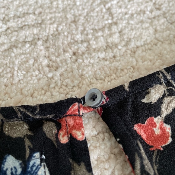 Abercrombie romper in like new condition! Size small. - Picture 5 of 7